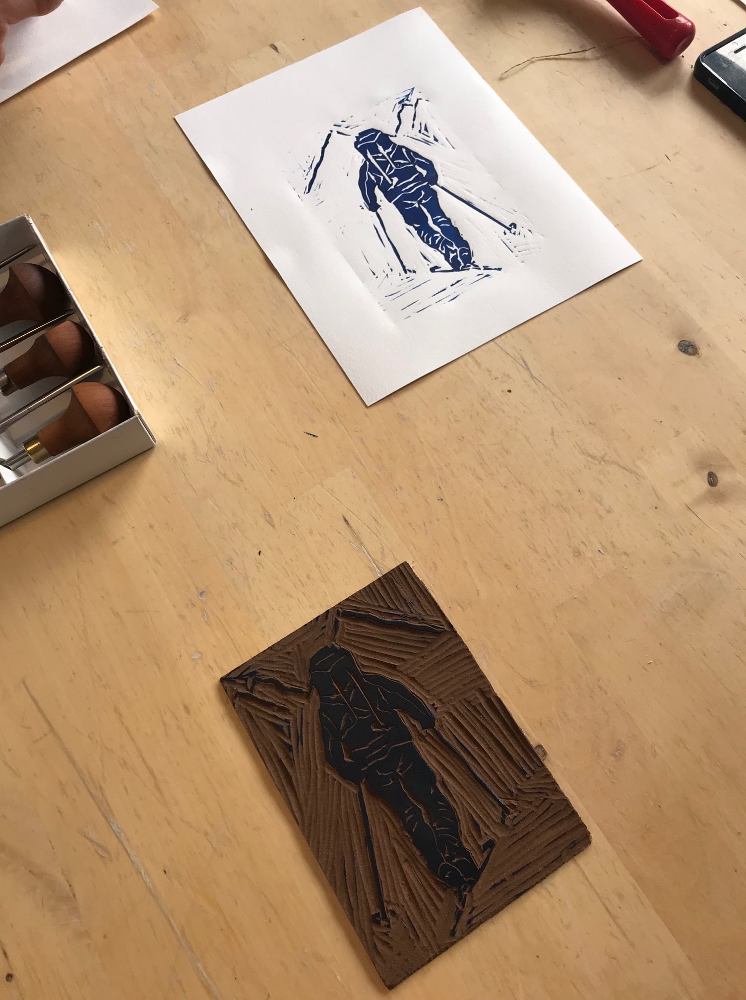 Une photo de linogravure réalisé en atelier